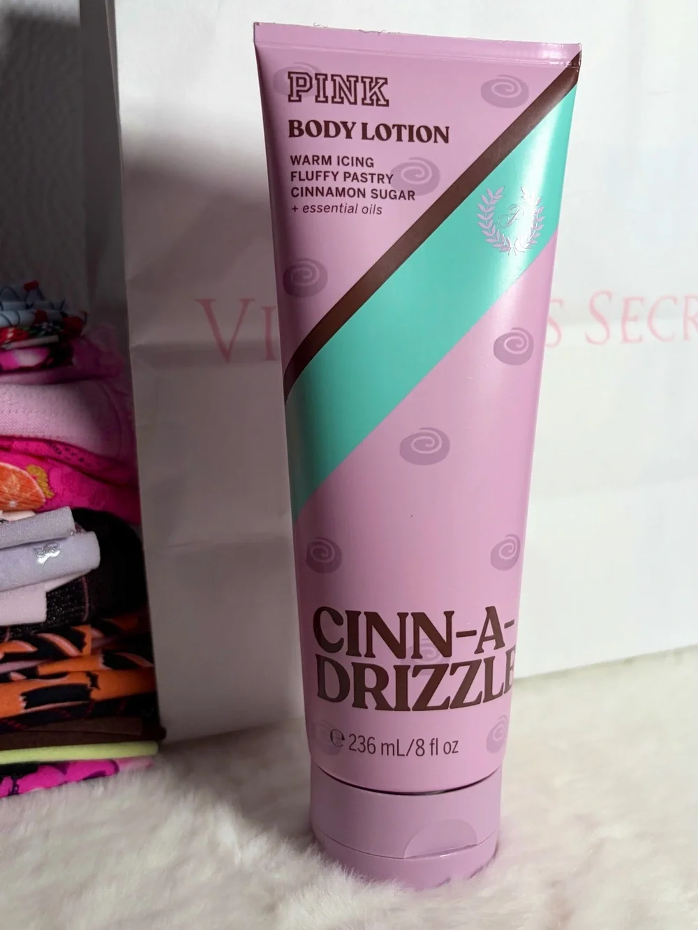 PINK Victoria’s Secret - CINN-A-DRIZZLE - Body Lotion